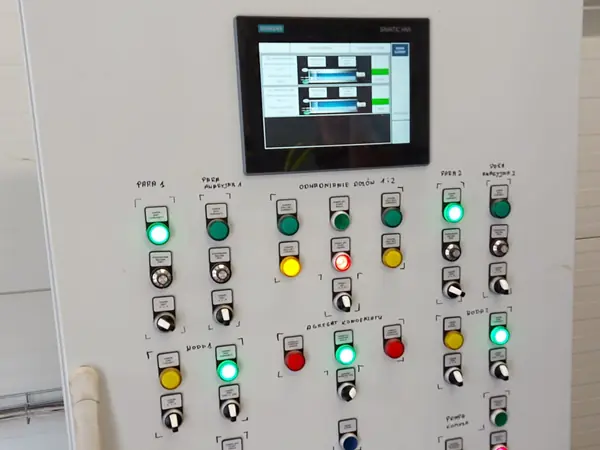 Szafa sterownicza z panelem operatorskim HMI